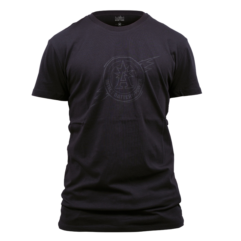 Schwarzes T-Shirt in Größe M mit schwarzem "intAct Battery-Power" Badge